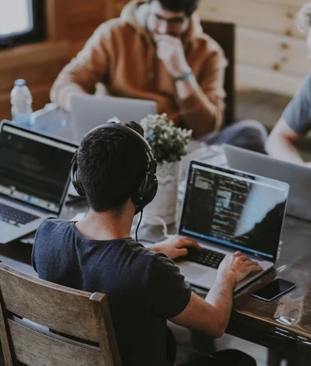 Equipo de Turix Tech especializado en desarrollo web, software y marketing digital